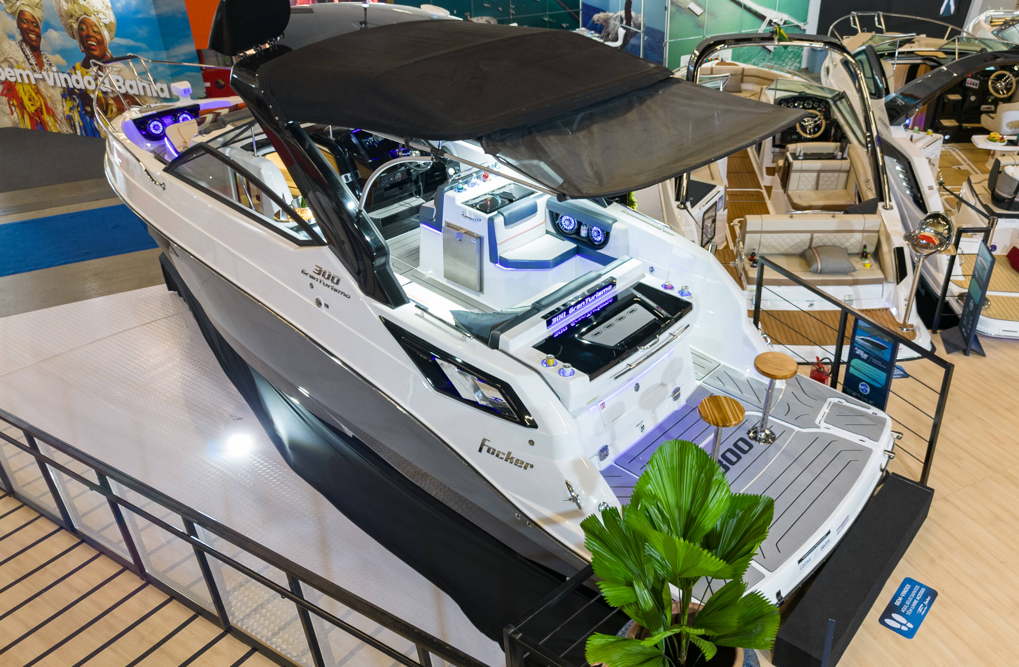Lançamento: Focker 300 GranTurismo apresenta navegação tecnológica no SP Boat Show